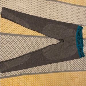 Gym shark leggings
